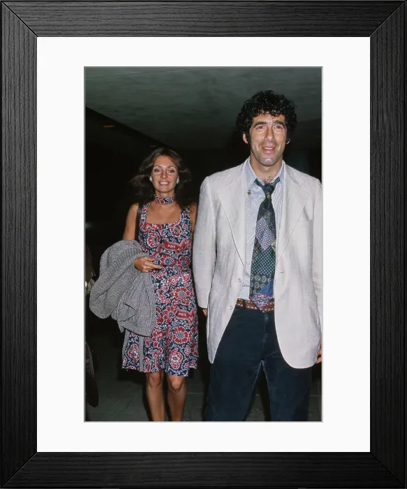 Framed Print : Elliott Gould and Jennifer O'Neill