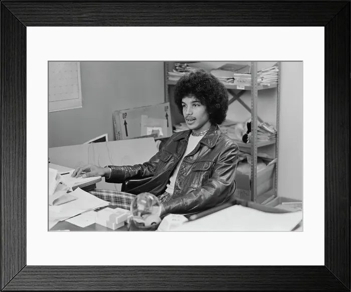 Framed Print : Tyrone Swan - Soul Train Dancer