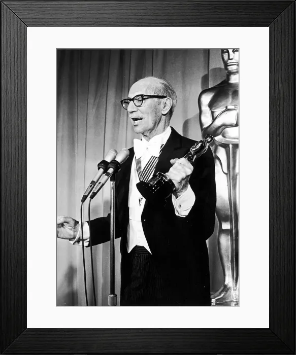 Framed Print : Groucho With Oscar