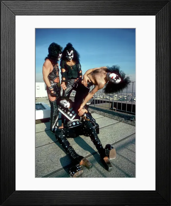 Framed Print : Kiss Portrait Session In LA