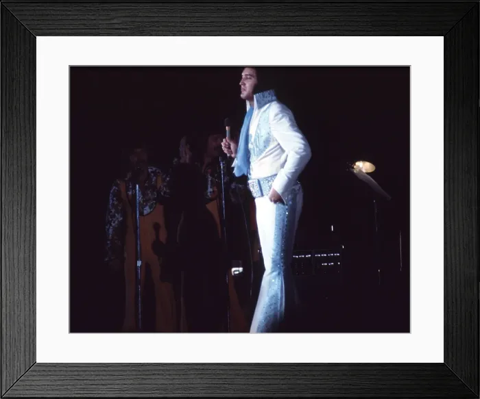 Framed Print : Elvis Presley in concert in Las Vegas Framed Print : Elvis Presley in concert in Las Vegas