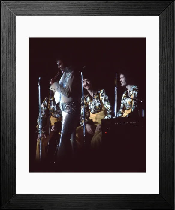 Framed Print : Elvis Presley in concert in Las Vegas Framed Print : Elvis Presley in concert in Las Vegas