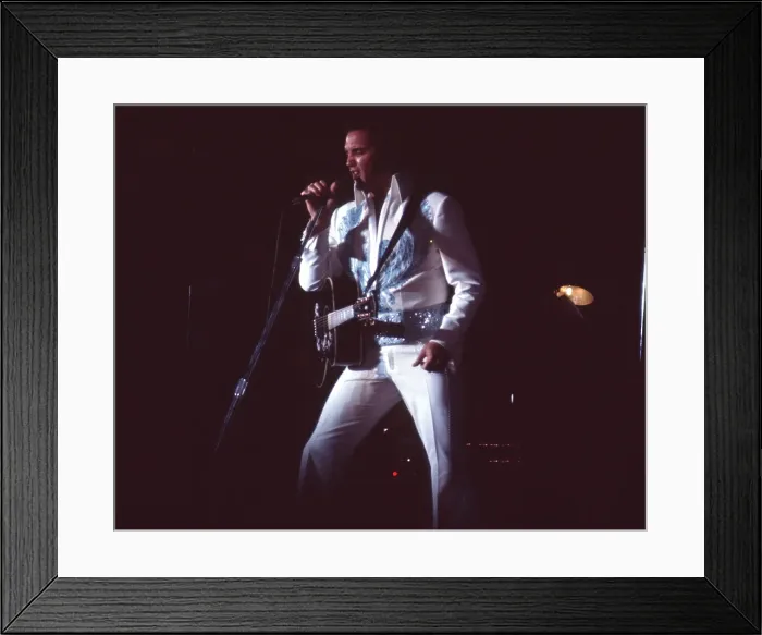 Framed Print : Elvis Presley in concert in Las Vegas Framed Print : Elvis Presley in concert in Las Vegas