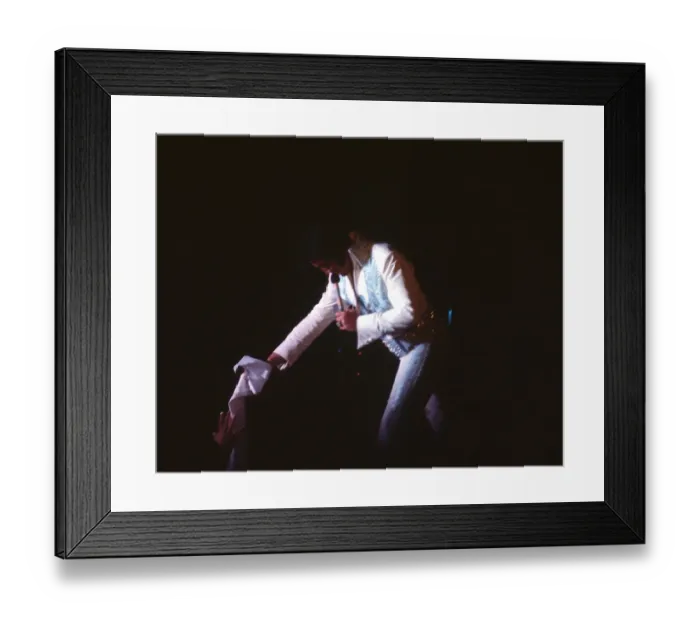 Framed Print : Elvis Presley in concert in Las Vegas Framed Print : Elvis Presley in concert in Las Vegas