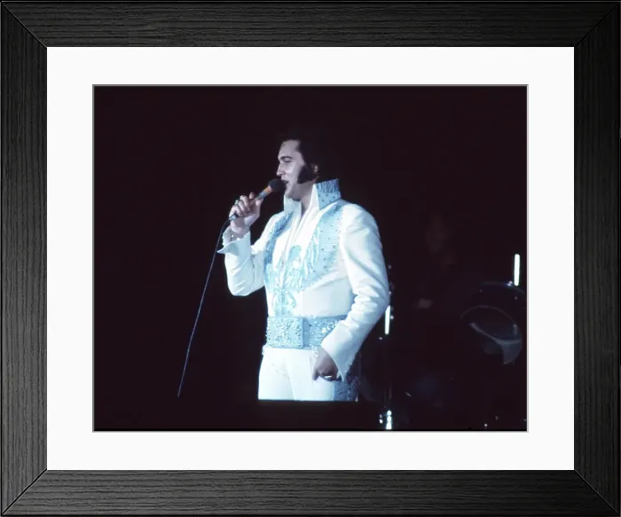 Framed Print : Elvis Presley in concert in Las Vegas Framed Print : Elvis Presley in concert in Las Vegas