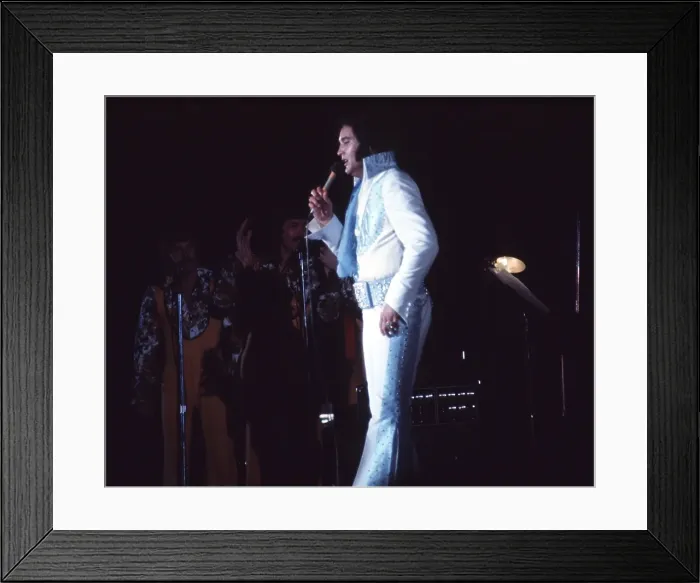 Framed Print : Elvis Presley in concert in Las Vegas Framed Print : Elvis Presley in concert in Las Vegas