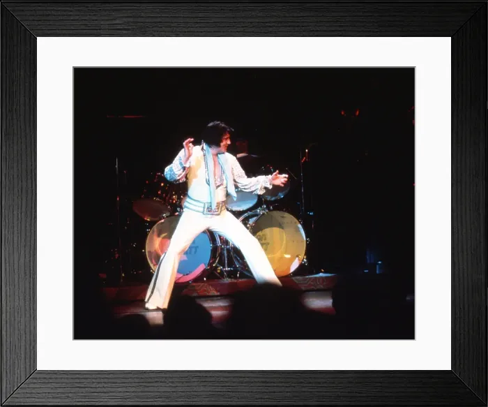 Framed Print : Elvis Presley in concert in Las Vegas Framed Print : Elvis Presley in concert in Las Vegas