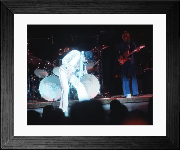 Framed Print : Elvis Presley in concert in Las Vegas Framed Print : Elvis Presley in concert in Las Vegas