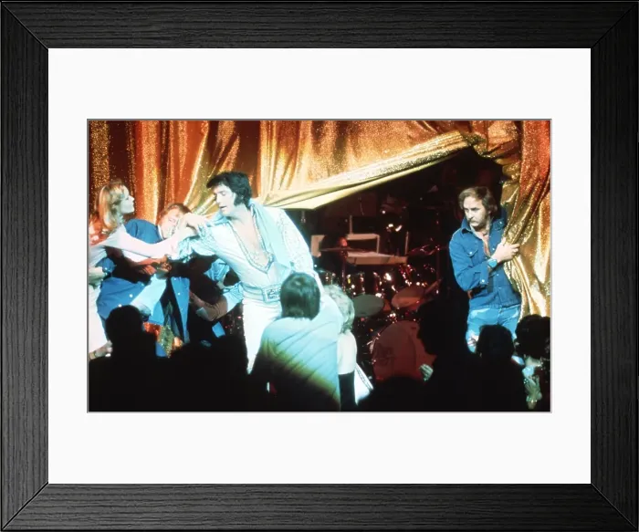 Framed Print : Elvis Presley in concert in Las Vegas Framed Print : Elvis Presley in concert in Las Vegas