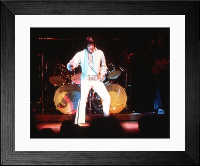 Framed Print : Elvis Presley in concert in Las Vegas Framed Print : Elvis Presley in concert in Las Vegas