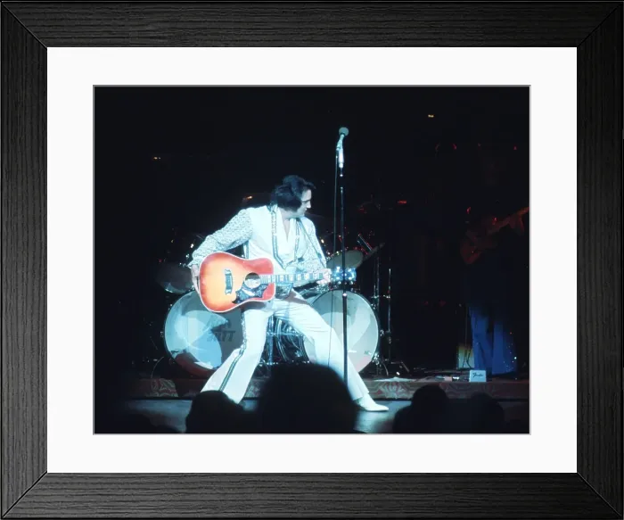 Framed Print : Elvis Presley in concert in Las Vegas Framed Print : Elvis Presley in concert in Las Vegas