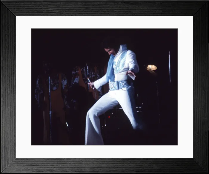 Framed Print : Elvis Presley in concert in Las Vegas Framed Print : Elvis Presley in concert in Las Vegas