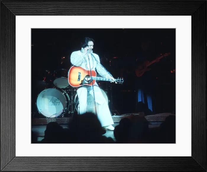 Framed Print : Elvis Presley in concert in Las Vegas Framed Print : Elvis Presley in concert in Las Vegas