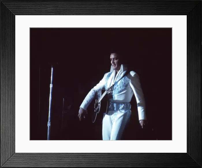 Framed Print : Elvis Presley in concert in Las Vegas Framed Print : Elvis Presley in concert in Las Vegas