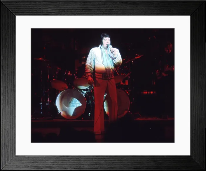 Framed Print : Elvis Presley in concert in Las Vegas Framed Print : Elvis Presley in concert in Las Vegas