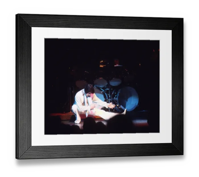 Framed Print : Elvis Presley in concert in Las Vegas Framed Print : Elvis Presley in concert in Las Vegas