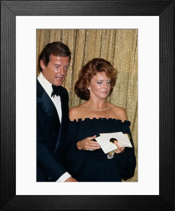 Framed Print : 33rd Golden Globe Awards - Press Room Framed Print : 33rd Golden Globe Awards - Press Room