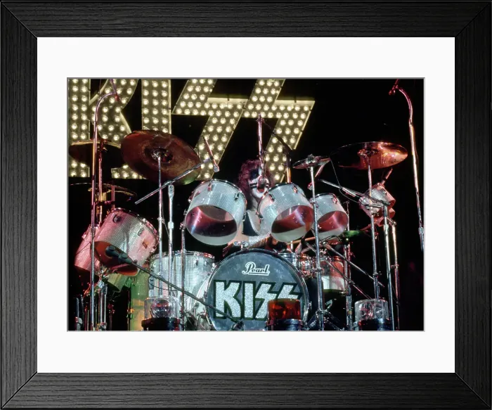 Framed Print : Kiss Performing