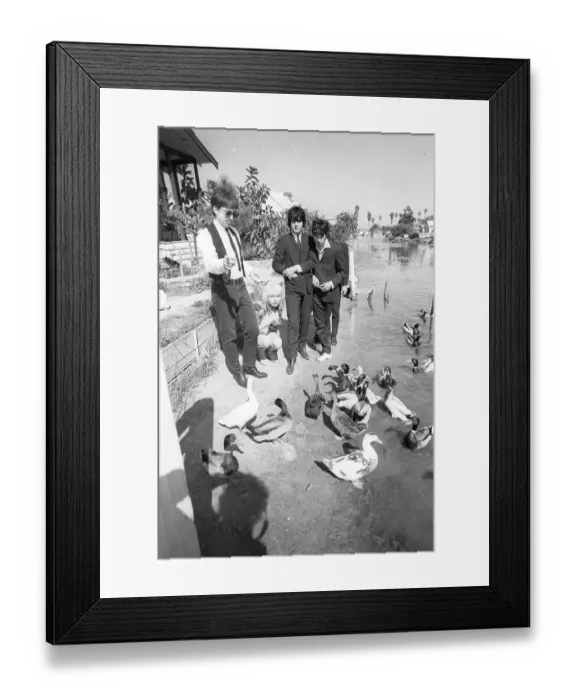 Framed Print : Blondie Portrait Session On The Venice Canals Framed Print : Blondie Portrait Session On The Venice Canals