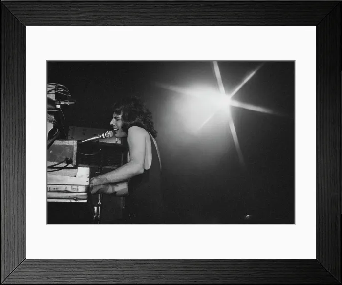 Framed Print : Queen Play The Forum, Inglewood, 1977 Framed Print : Queen Play The Forum, Inglewood, 1977