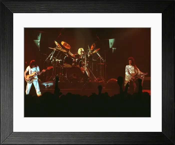 Framed Print : Photo of Queen