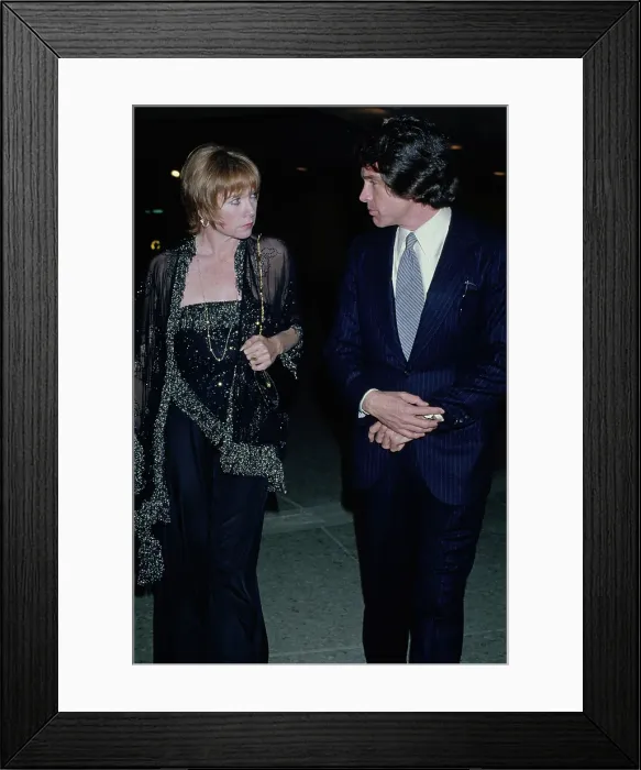 Framed Print : Shirley MacLaine & Warren Beatty Framed Print : Shirley MacLaine & Warren Beatty