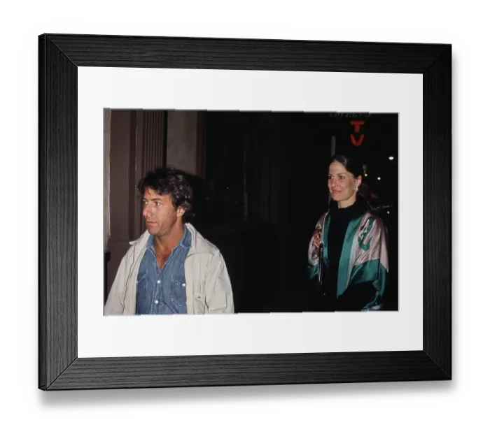 Framed Print : Dustin Hoffman & Anne Byrne Framed Print : Dustin Hoffman & Anne Byrne