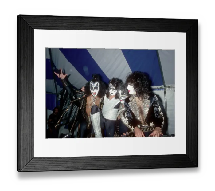 Framed Print : Kiss At An Event