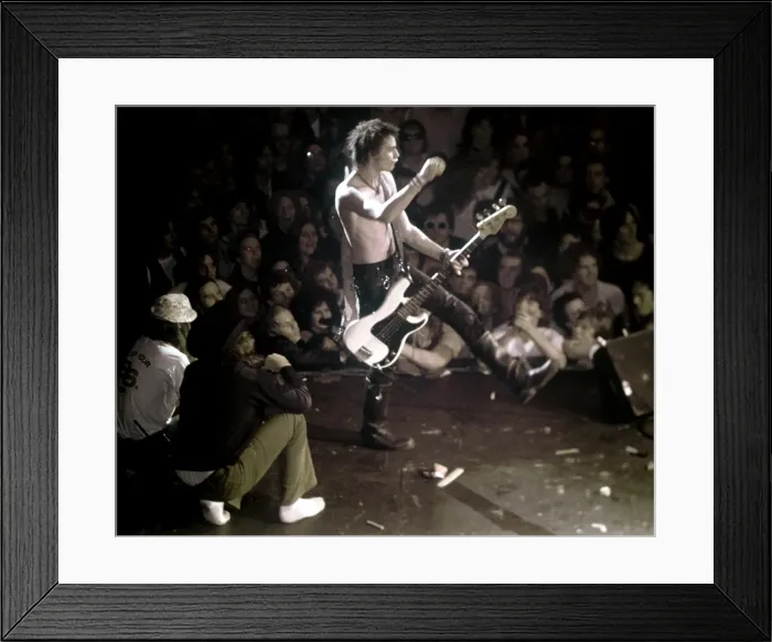 Framed Print : Sid Vicious Performs At The Sex Pistols Last Concert Framed Print : Sid Vicious Performs At The Sex Pistols Last Concert