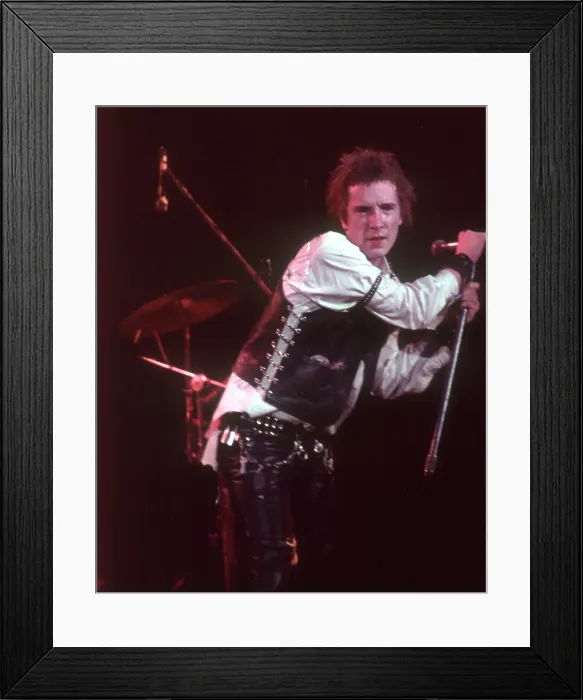 Framed Print : Johnny Rotten At Sex Pistols Last Concert