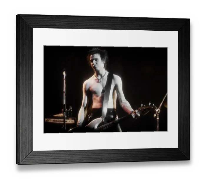 Framed Print : Sid Vicious Performs At The Sex Pistols Last Concert Framed Print : Sid Vicious Performs At The Sex Pistols Last Concert