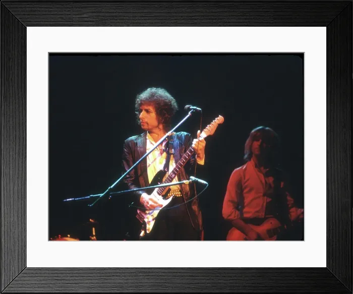 Framed Print : Dylan Performs In Savannah Framed Print : Dylan Performs In Savannah