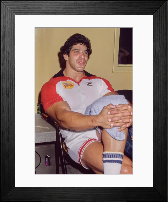 Framed Print : U.S. Against the World III - Lou Ferrigno Framed Print : U.S. Against the World III - Lou Ferrigno
