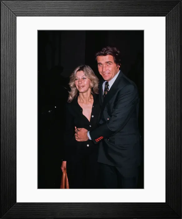 Framed Print : Jane Cameron Agee & James Brolin Framed Print : Jane Cameron Agee & James Brolin
