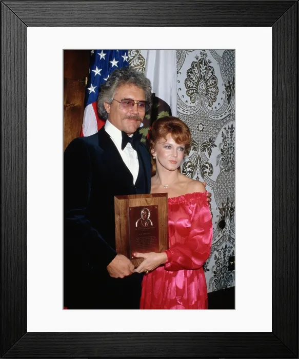 Framed Print : Beverly Hills Chambers Of Commerce Honours Ann-Margret Framed Print : Beverly Hills Chambers Of Commerce Honours Ann-Margret