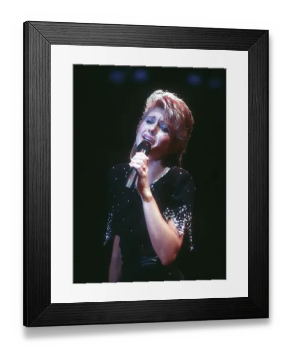 Framed Print : Olivia Newton-John Framed Print : Olivia Newton-John