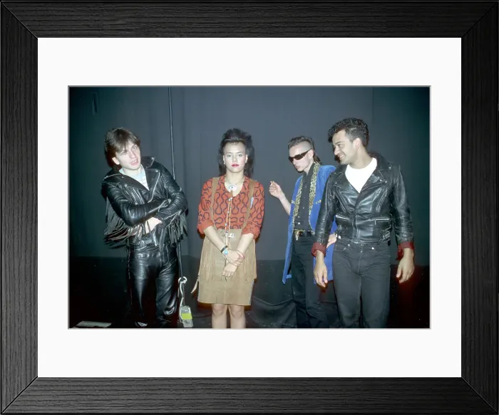 Framed Print : Photo of Bow Wow Wow Framed Print : Photo of Bow Wow Wow