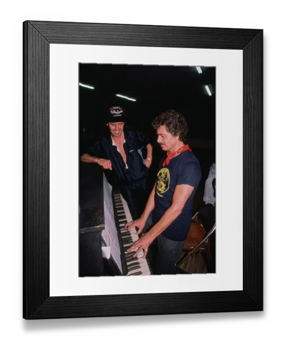 Framed Print : Humperdinck Plays Vegas Framed Print : Humperdinck Plays Vegas