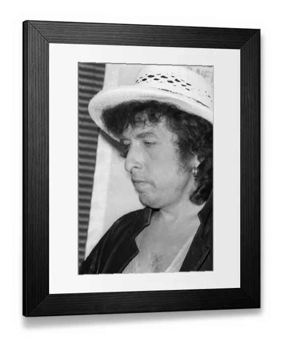 Framed Print : Bob Dylan Wearing A White Hat Framed Print : Bob Dylan Wearing A White Hat