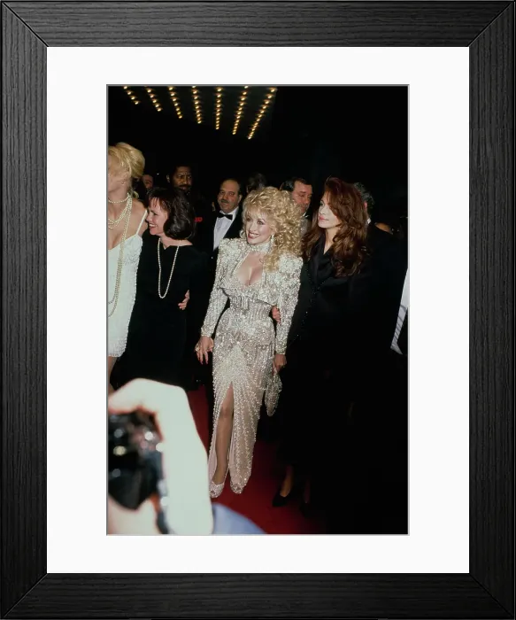 Framed Print : Daryl Hannah, Sally Field, Dolly Parton And Julia Roberts Attend Steel Magnolias Premiere Framed Print : Daryl Hannah, Sally Field, Dolly Parton And Julia Roberts Attend Steel Magnolias Premiere