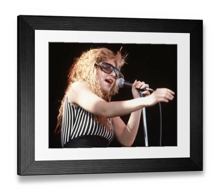Framed Print : Photo of Taylor Dayne Framed Print : Photo of Taylor Dayne