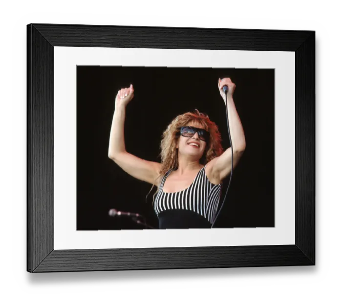 Framed Print : Photo of Taylor Dayne Framed Print : Photo of Taylor Dayne