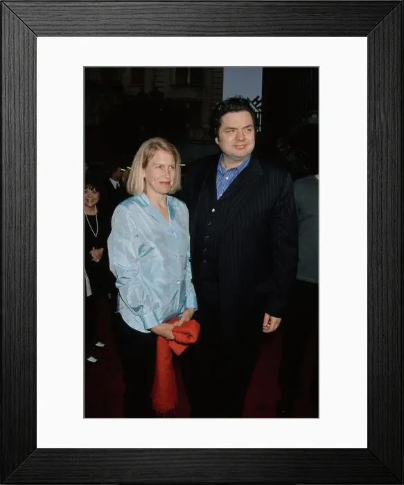 Framed Print : Oliver Platt And Wife Attend Ready to Rumble Premiere Framed Print : Oliver Platt And Wife Attend Ready to Rumble Premiere