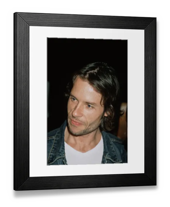 Framed Print : Guy Pearce Attends Memento Premiere Framed Print : Guy Pearce Attends Memento Premiere