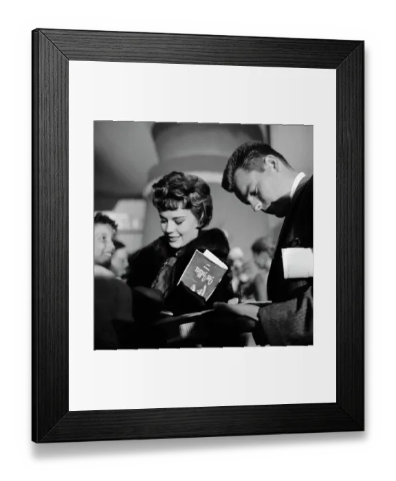 Framed Print : Natalie Wood & Robert Wagner Framed Print : Natalie Wood & Robert Wagner