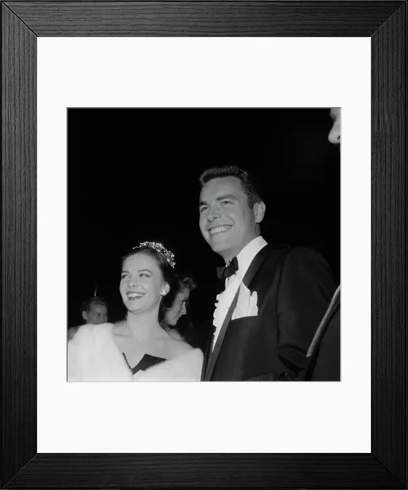 Framed Print : Natalie Wood & Robert Wagner Framed Print : Natalie Wood & Robert Wagner