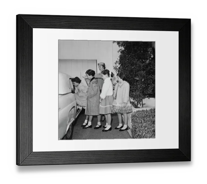 Framed Print : Natalie Wood with Lana Wood and friends