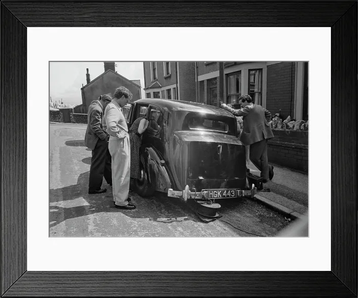 Framed Print : Burton Returns To Pontrhydyfen Framed Print : Burton Returns To Pontrhydyfen