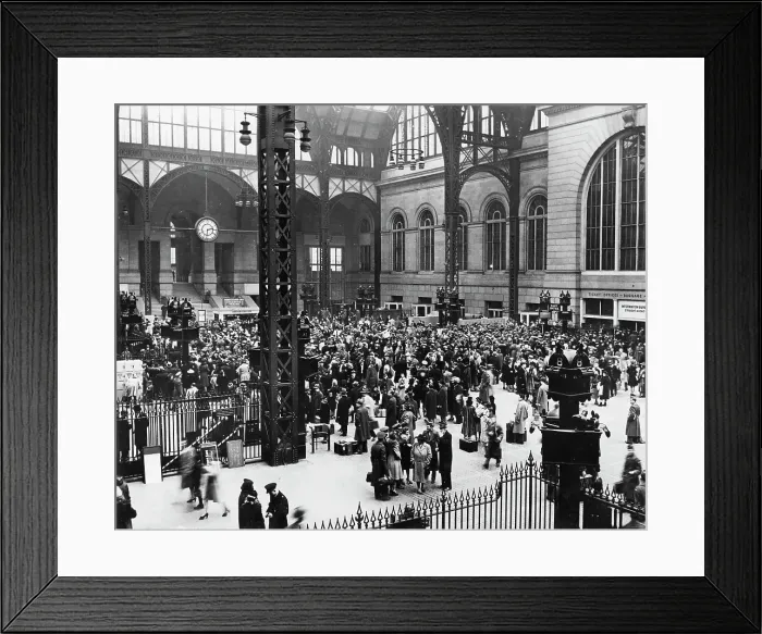 Framed Print : Crowd at Penn Station Framed Print : Crowd at Penn Station