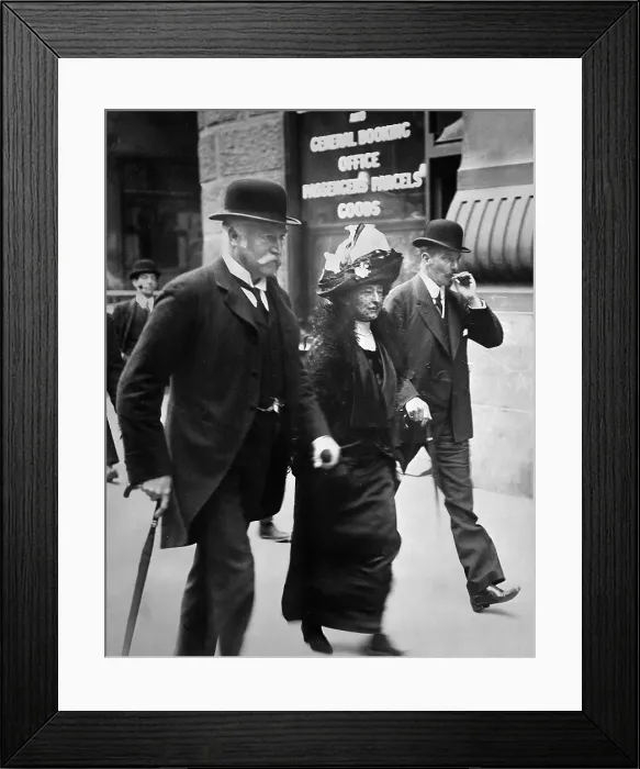 Framed Print : Mr. Saunderson W / Mr. & Mrs. Bruce Ismay Framed Print : Mr. Saunderson W / Mr. & Mrs. Bruce Ismay